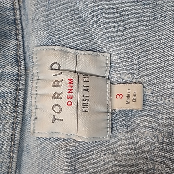 LOT of 2 Torrid sleeveless denim vest - Picture 4 of 5